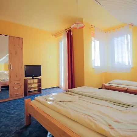 Pensjonat Adonisz Vendeghaz *